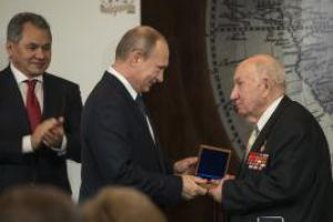 27 апреля 2015 г. на заседании Попечительского совета РГО ветеран Великой Отечественной войны, главный научный сотрудник Института географии РАН, доктор географических наук, профессор, Заслуженный деятель науки РФ Георгий Михайлович Лаппо Георгий Михайлович Лаппо
